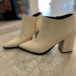 Qupid White Leather Snakeskin Booties.